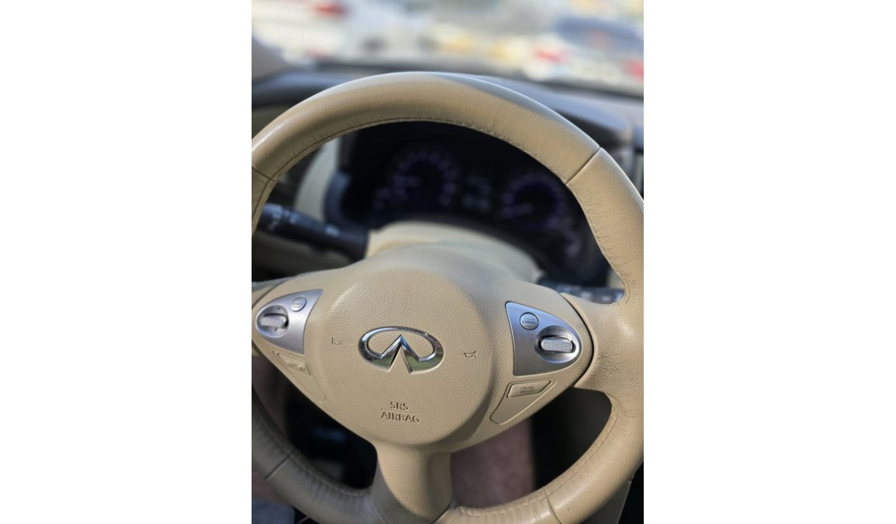 إنفينيتي QX70