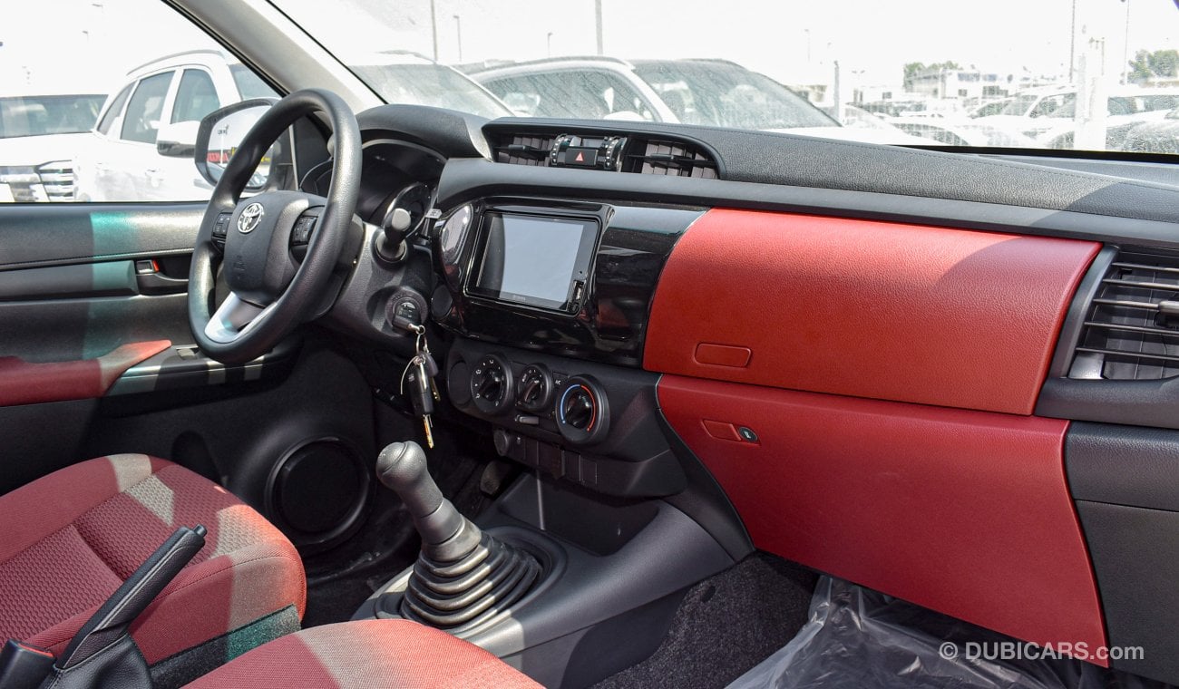 Toyota Hilux 2.7L M/T. RWD