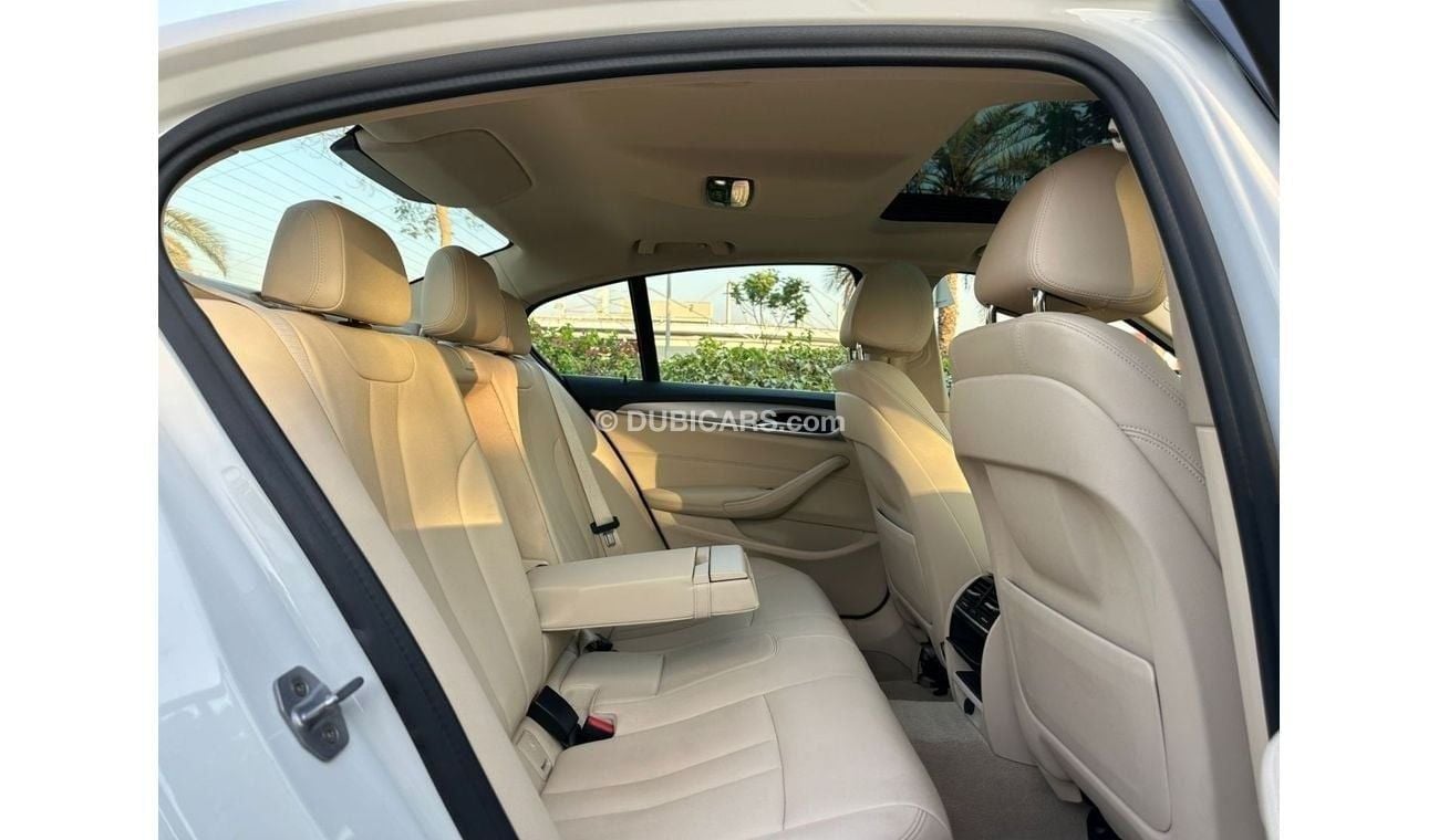 بي أم دبليو 520i Executive 1.6L Executive 2.0L BMW 520i / V4 / GCC / 2019 / Single Owner / Full Service History From