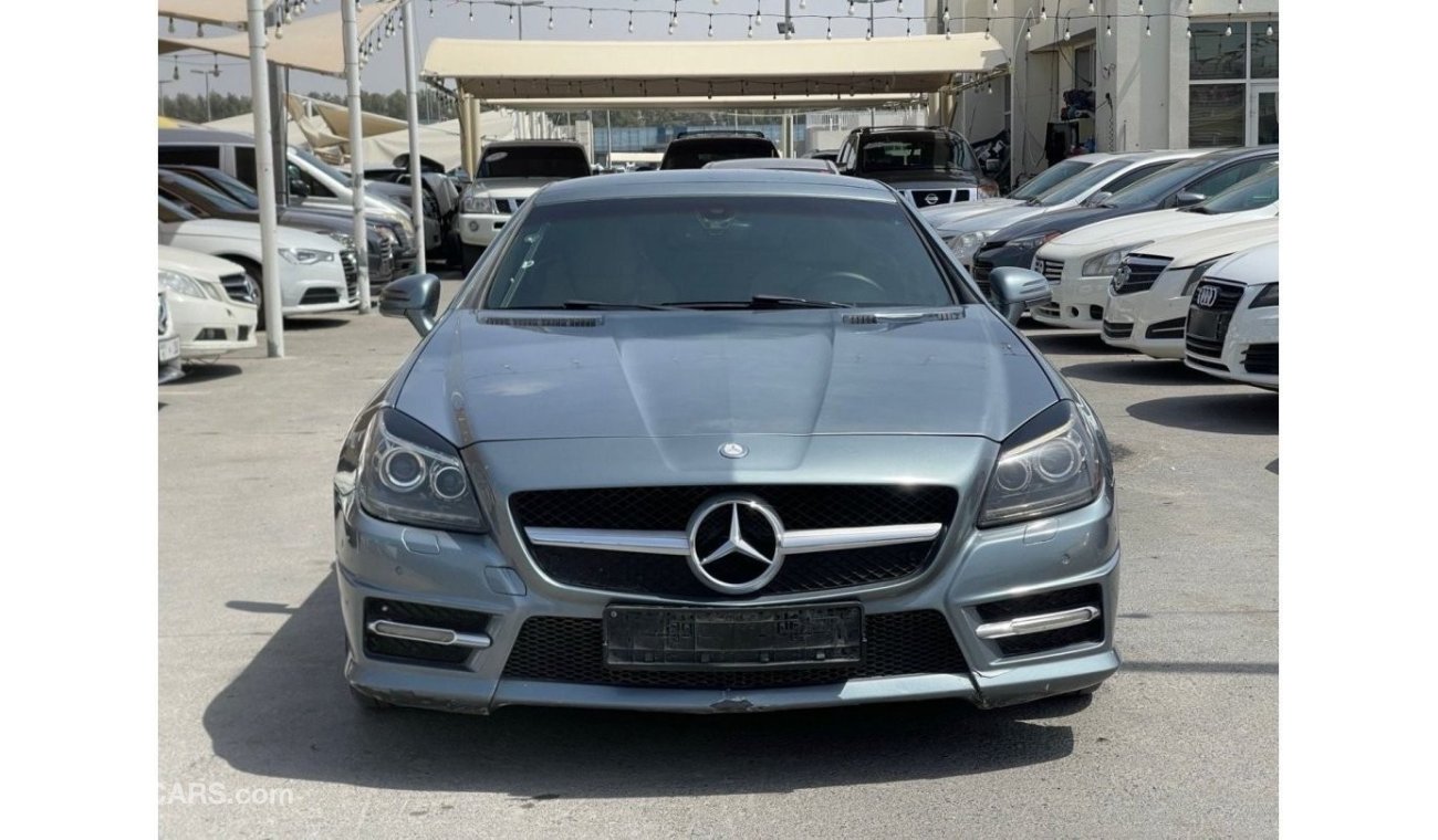 مرسيدس بنز SLK 200 Std موديل 2012 ، خليجي ، فل اوبشن ، 4 سلندر ، ناقل حركة اوتوماتيك ، جتري ، بحالة ممتازة ، عداد المسا