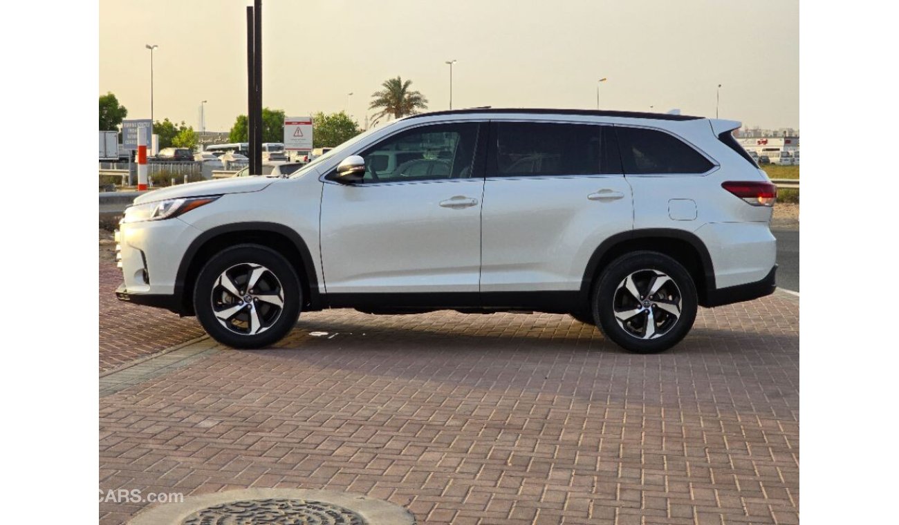 Toyota Highlander SE sport Addition full option sunroof and original leather seats