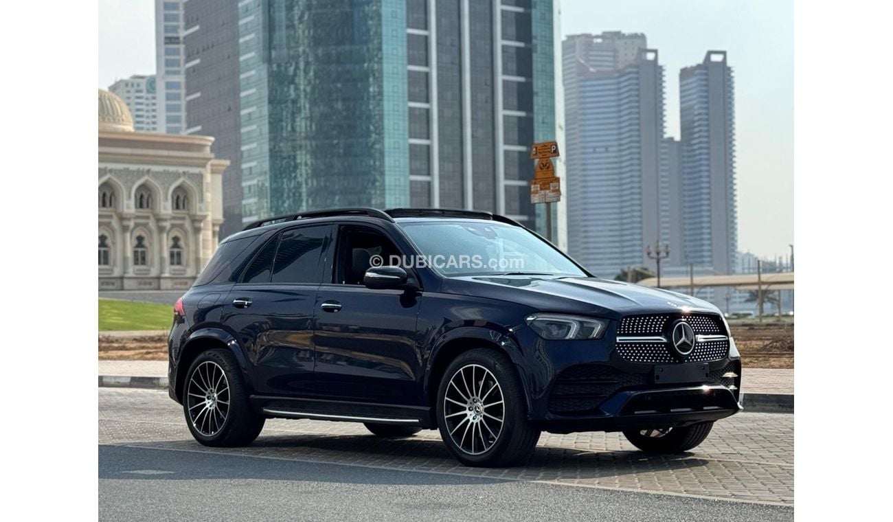 مرسيدس بنز GLE 450 This is a 2021 Mercedes-Benz GLE 450 4MATIC, a luxury mid-size SUV offering a blend of performance, 