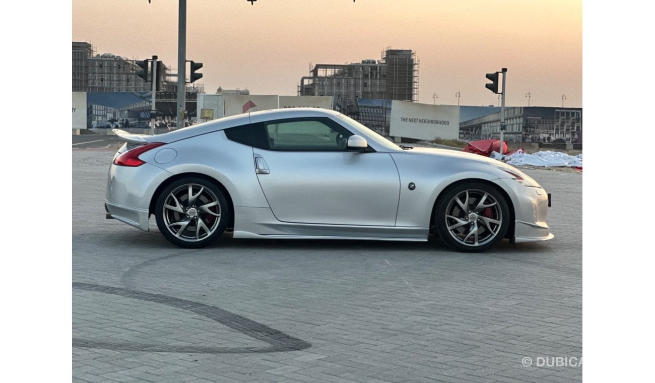 نيسان 370Z سبورت موديل 2016 خليجي حاله ممتازه من الداخل والخارج فل مواصفات