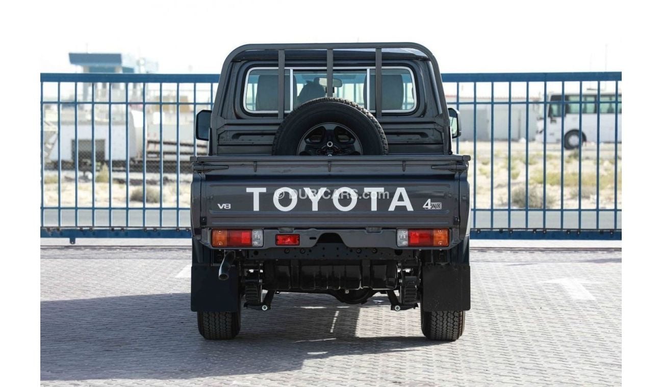 تويوتا لاند كروزر بيك آب 2024 تويوتا LC79 4X4 Double Cab 4.5 V8 - رمادي معدني من الداخل بيج | للتصدير فقط