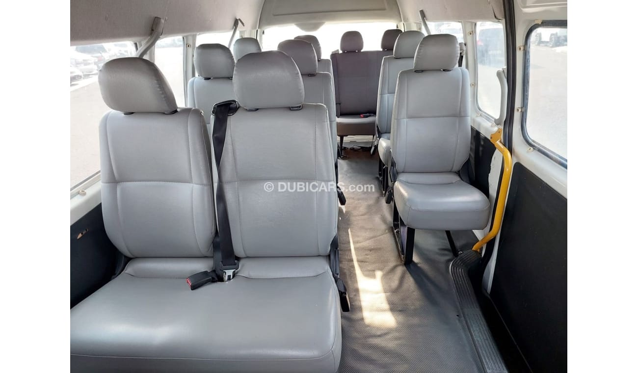 تويوتا هاياس TOYOTA HIACE COMMUTER VAN RIGHT HAND DRIVE(PM64467)