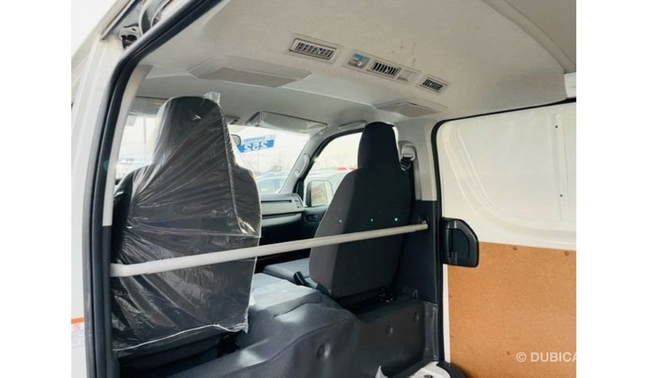 Toyota Hiace 2.5L CARGO STD ROOF