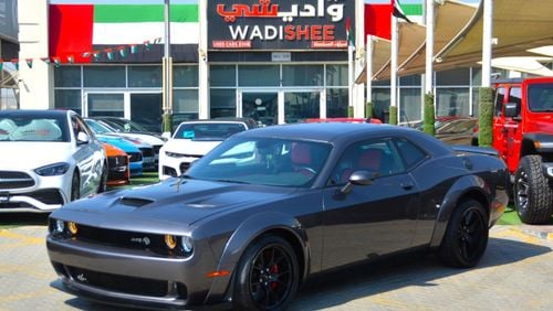 Dodge Challenger SRT  V8 Scat Pack 6.4L (485 HP)--VERY CLEAN AND GOOD CONDITION