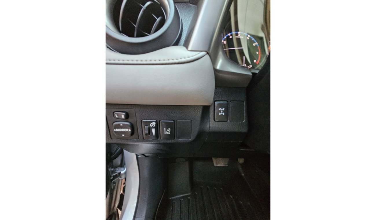 Toyota RAV4 فقط تصدير full options push button sunroof