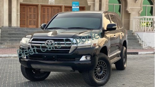 تويوتا لاند كروزر TOYOTA LAND CRUISER VXR V8 Left hand  2021 upgraded 2021