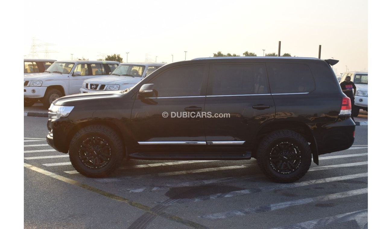 Toyota Land Cruiser 2018 TOYOTA LAND CRUISER SAHARA V8