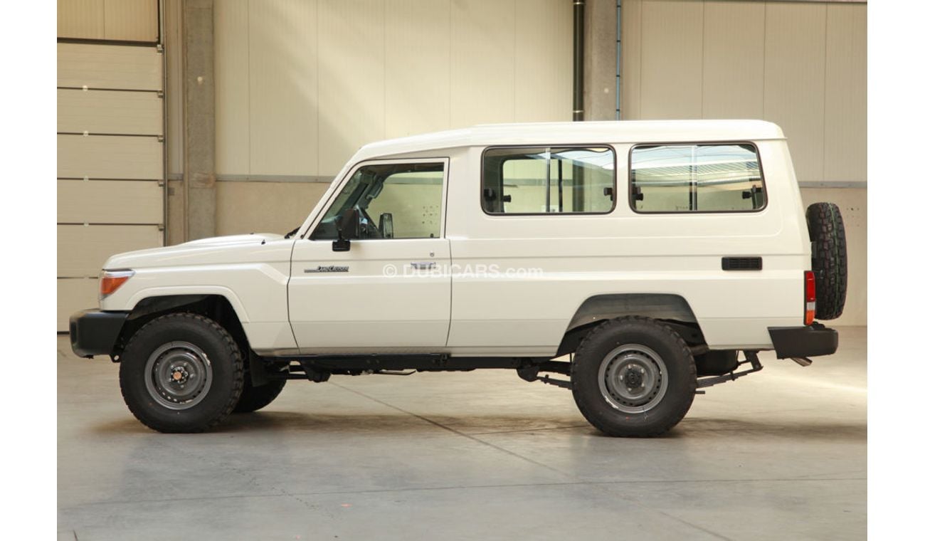 Toyota Land Cruiser - LHD - 78 4.2L DIESEL TROOP CARRIER STD MANUAL