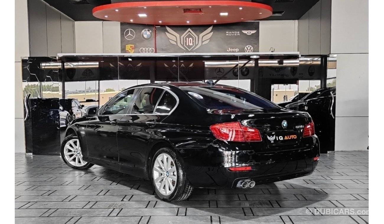 BMW 528i AED 2,100 P.M | 2015 BMW 5 SERIES 528i 2.0L | EXCLUSIVE | SUNROOF | HUD | GCC