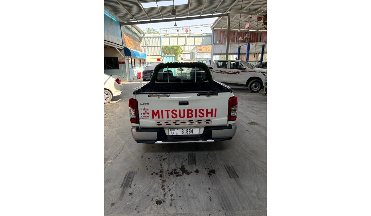 Mitsubishi L200 2.4L Double Cab GL (2WD)