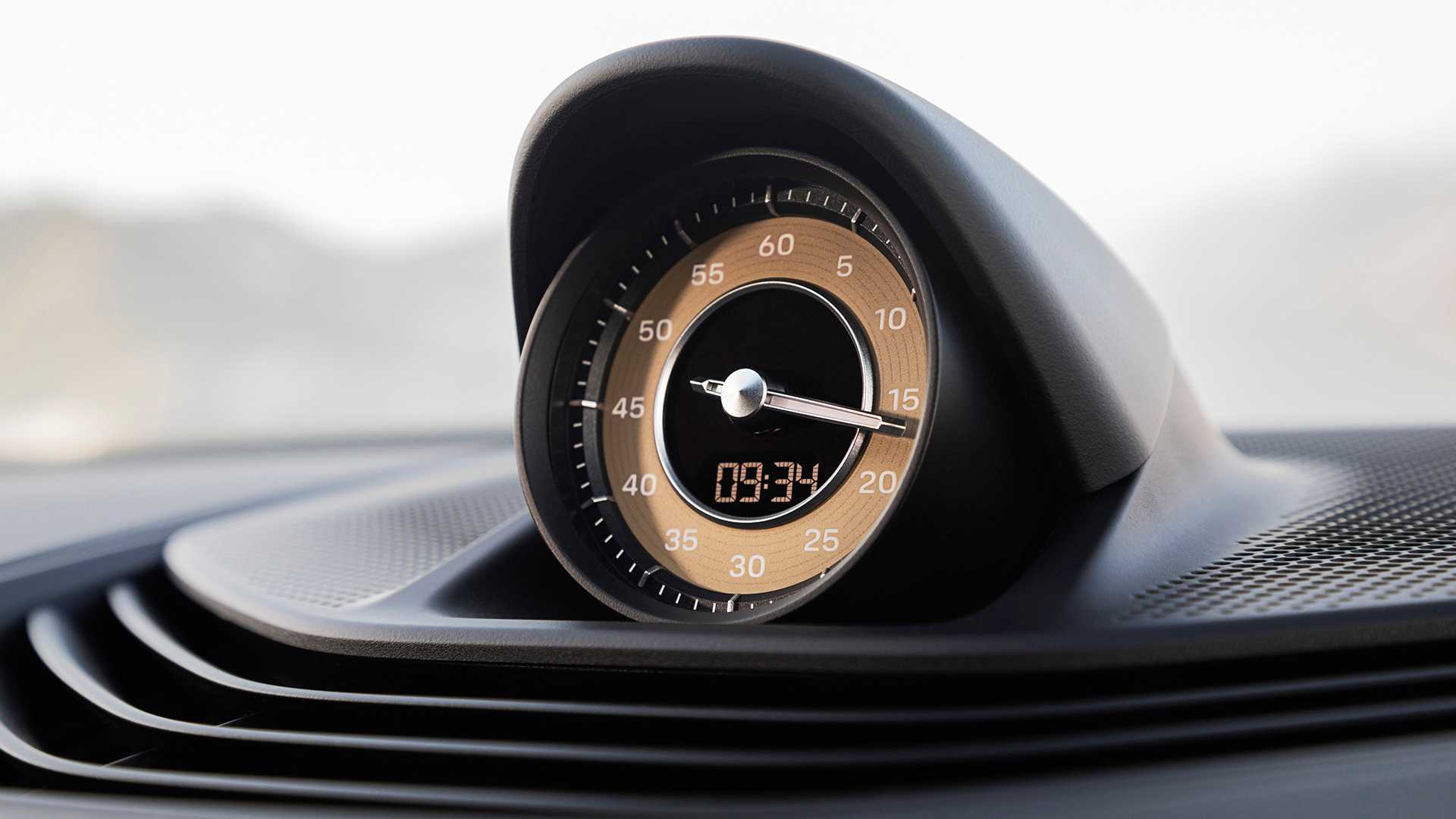 Porsche Taycan interior - Clock