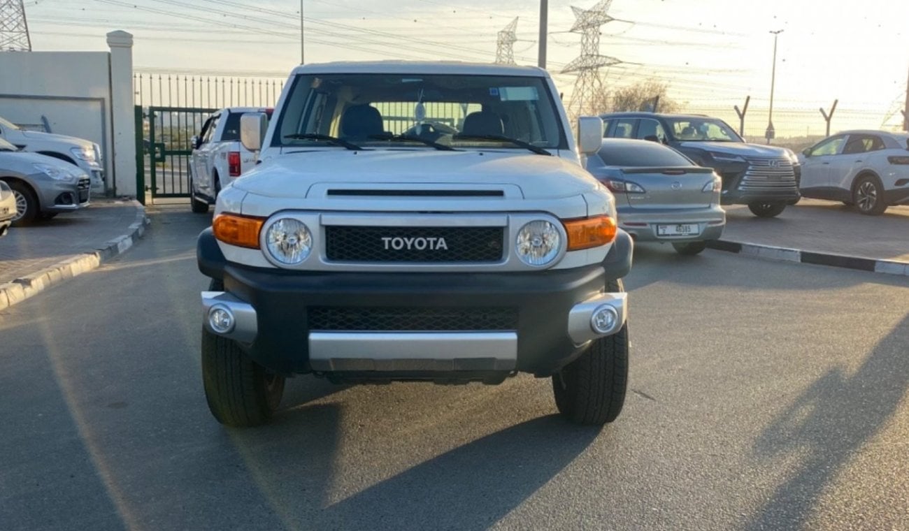 Toyota FJ Cruiser 4.0 Petrol GXR | automatic | brand new