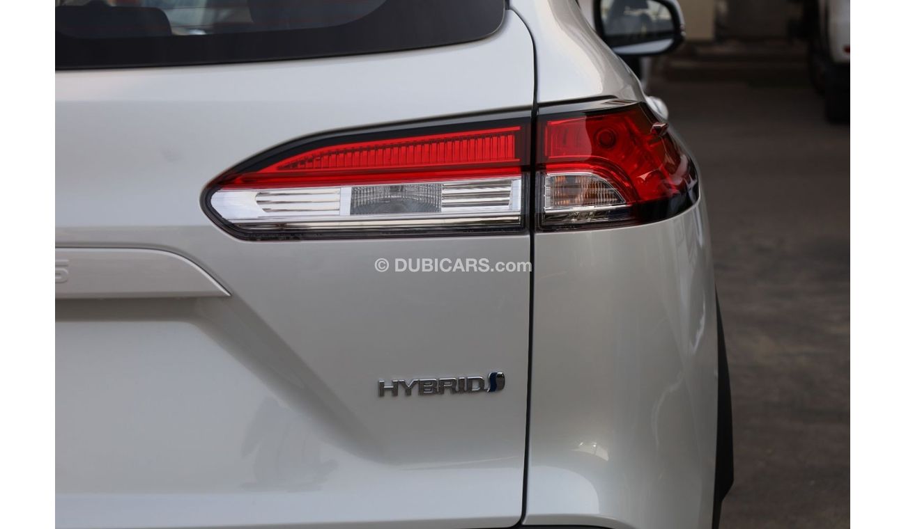 تويوتا كورولا كروس Hybrid 2.0L Comes with sunroof