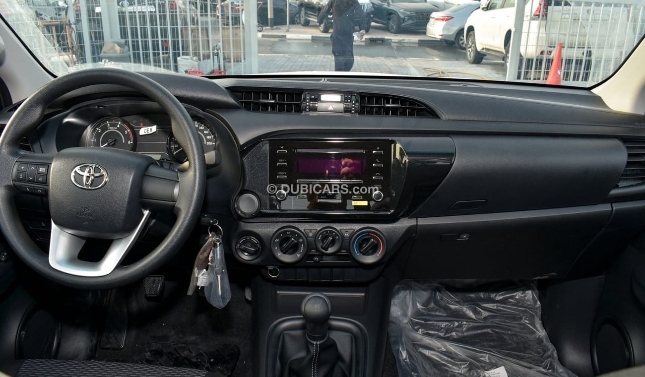 Toyota Hilux 2.4l - Manual transmission - Wide Body - Central Lock - Power Windows -