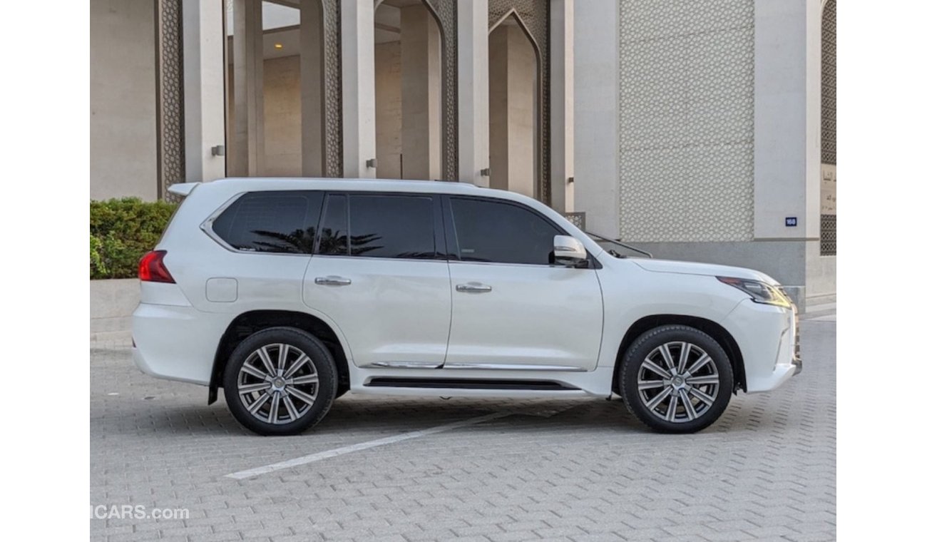 لكزس LX 570 Lexus LX 570 2016 V8 petrol  Full Option left hand drive GCC Excellent condition