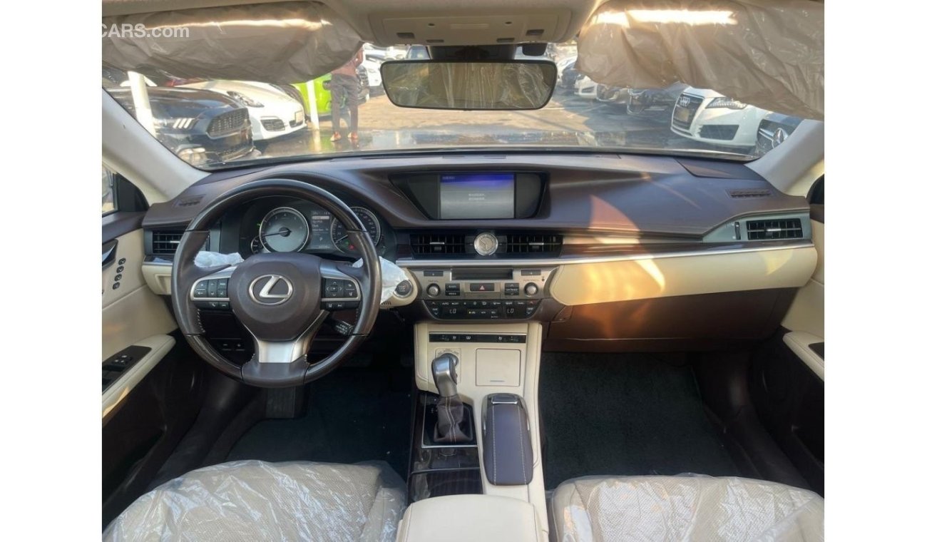 Lexus ES 200 Model 2018, imported from Japan, Full Option, 4 cylinders, automatic transmission, in excellent cond