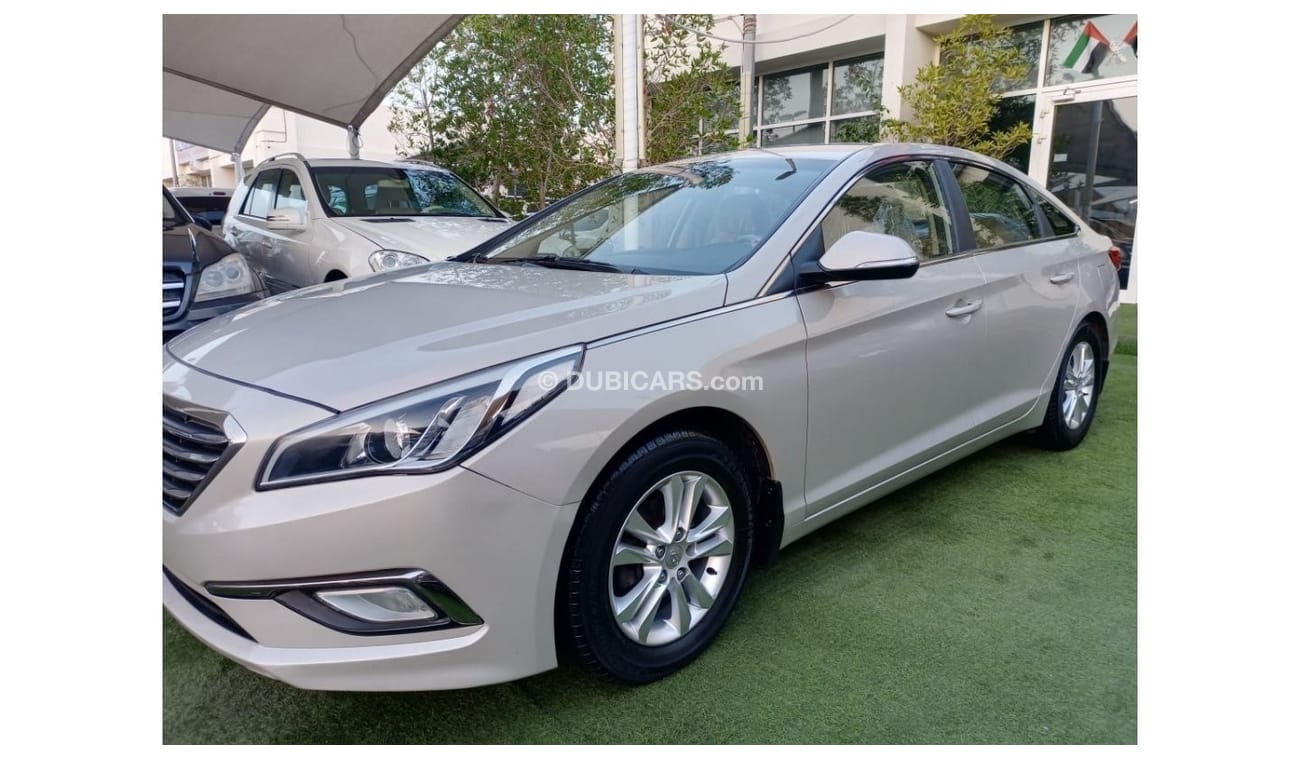 Hyundai Sonata 2016 Gulf model, cruise control, rear camera screen, front and rear air conditioning, alloy wheels i