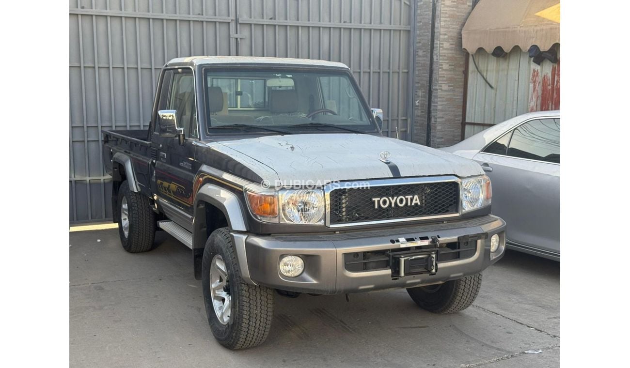 Toyota Land Cruiser Pick Up 4.0L V6 ( Beige, grey & silver color available )