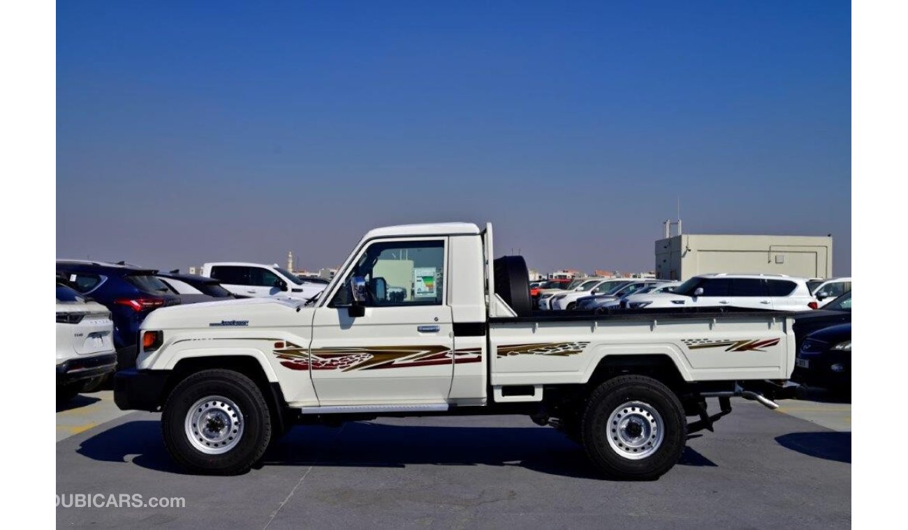 تويوتا لاند كروزر بيك آب Single Cab DLX 2.8L Turbo Diesel 4WD Automatic