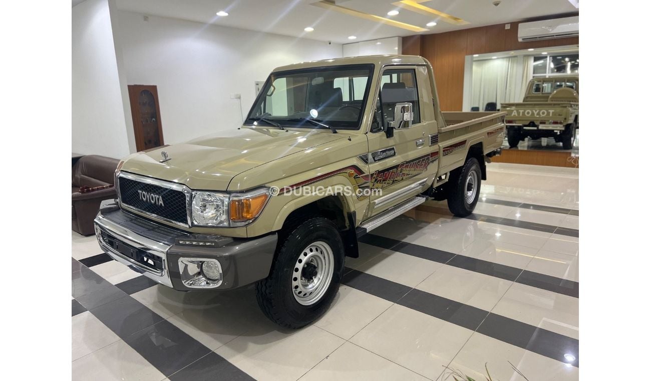 Toyota Land Cruiser Pick Up PICKUP DLX 4.0L