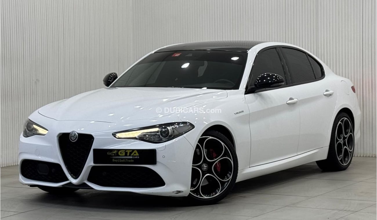 ألفا روميو جوليا 2023 Alfa Romeo Giulia Q2 Veloce, Nov 2027 Alfa Romeo Warranty + Service Pack, Low Kms, GCC