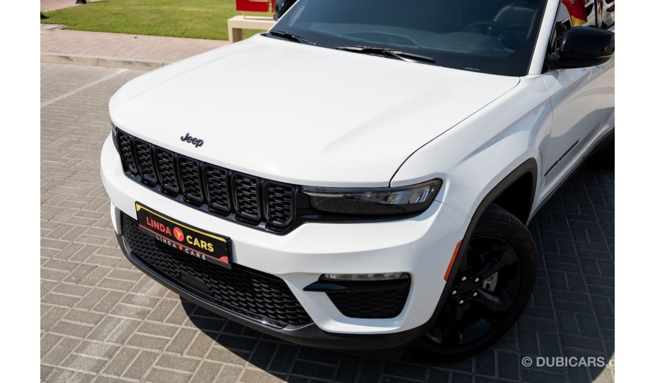 جيب جراند شيروكي Jeep Grand Cherokee Altitude 2023 GCC under Agency Warranty and Service Contract with Flexible Down-