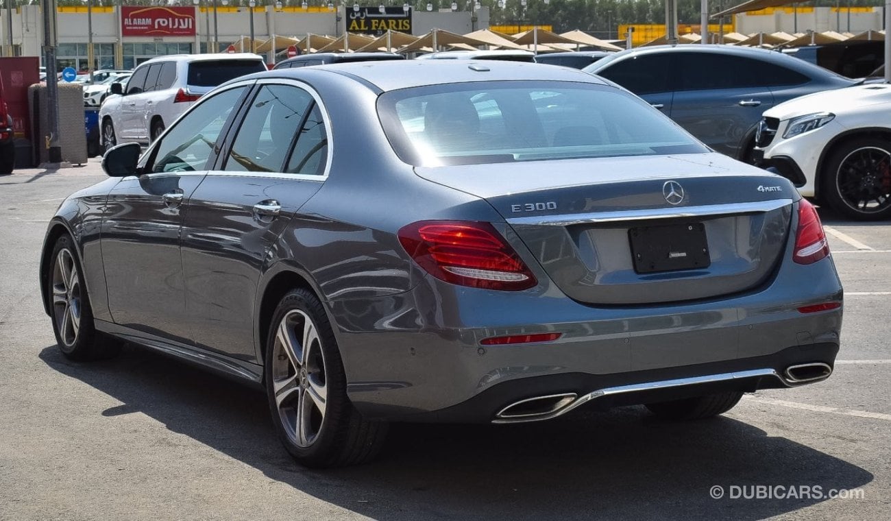 مرسيدس بنز E300 4 Matic