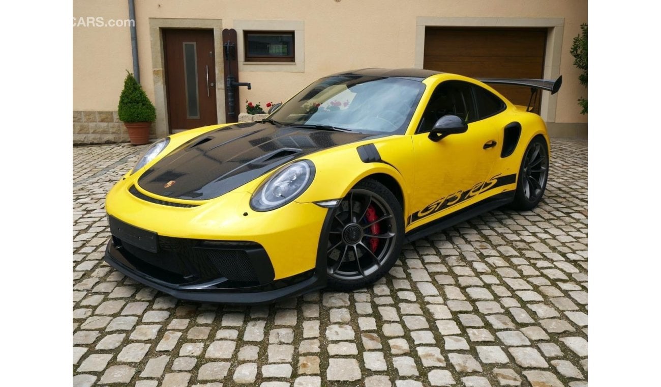 Porsche 911 2020 Porsche 911 GT3 RS European specs with only 26620km with a small damage in the left side of rea