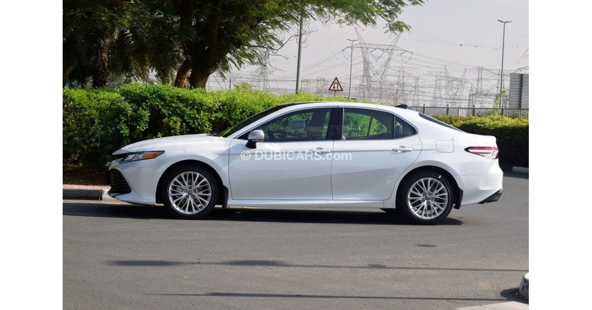 Toyota Camry XLE V6 3.5L Petrol Automatic for sale. White, 2018