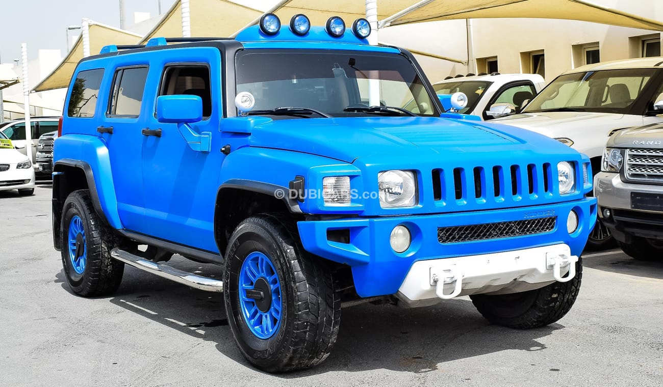 Hummer H3 White Color with blue wrapping