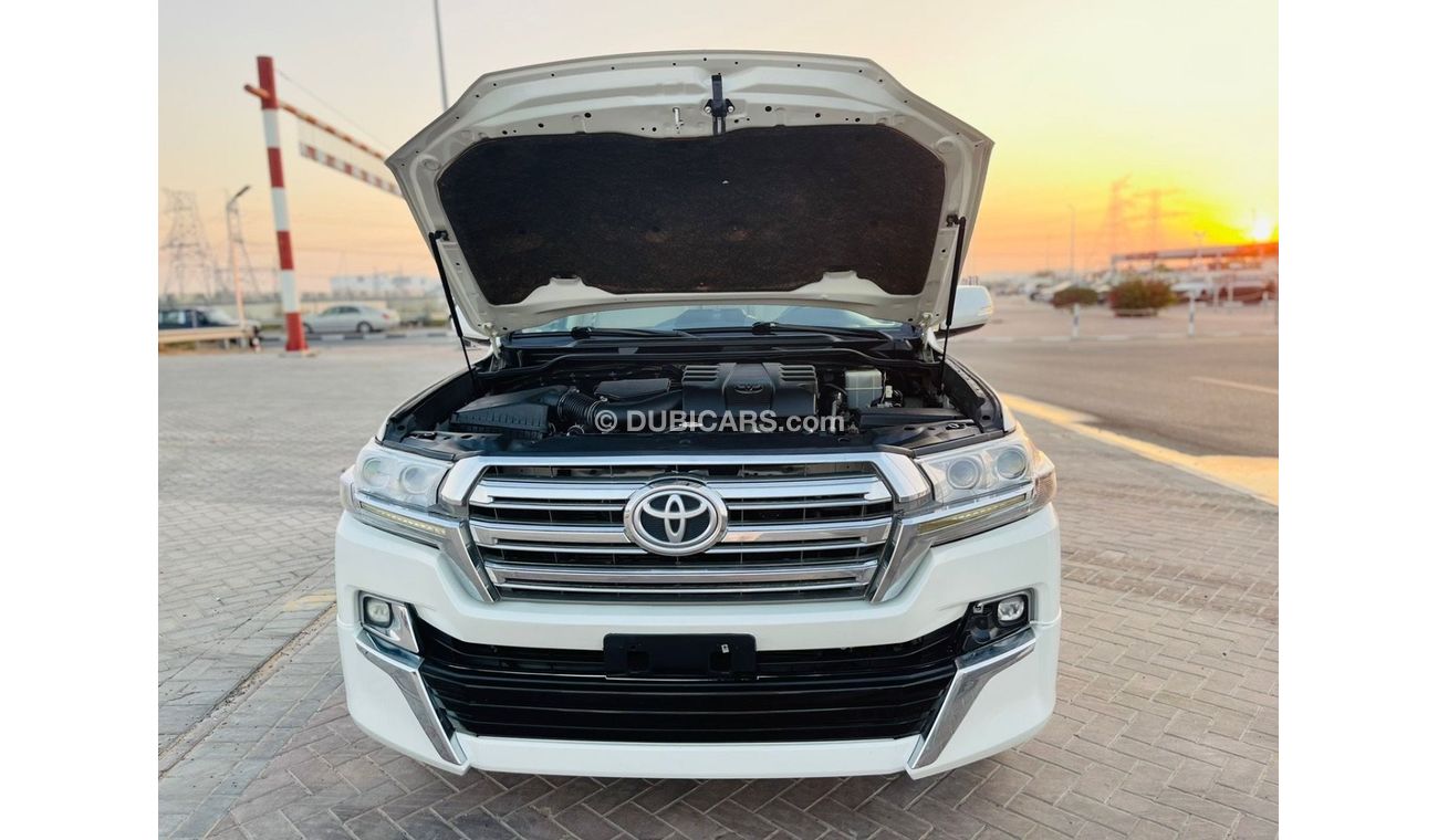 تويوتا لاند كروزر Toyota Hilux pickup 2021 GR Full Option Diesel 2.8