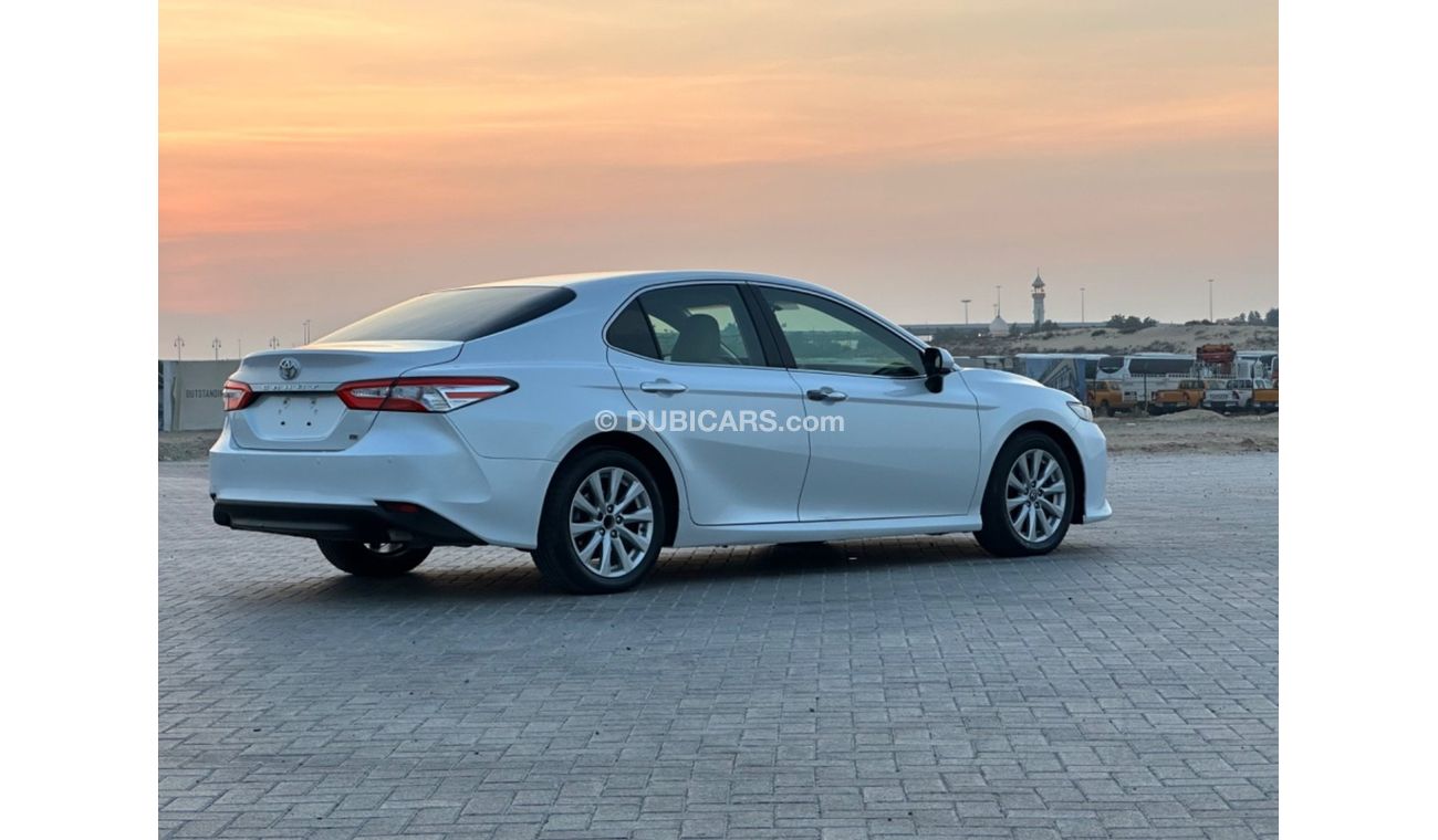 Toyota Camry LE 2.5L (204 HP) MODEL 2018 GCC CAR PERFECT CONDITION INSIDE AND OUTSIDE FULL OPTION SUN ROOF