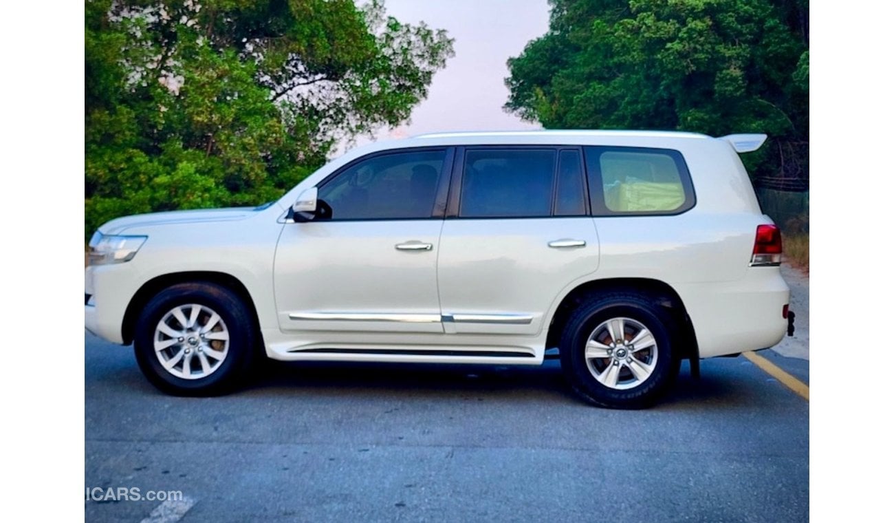 Toyota Land Cruiser 2016 GXR V8 Diesel Engine Full Option Very Clean Condition snd perfect condition