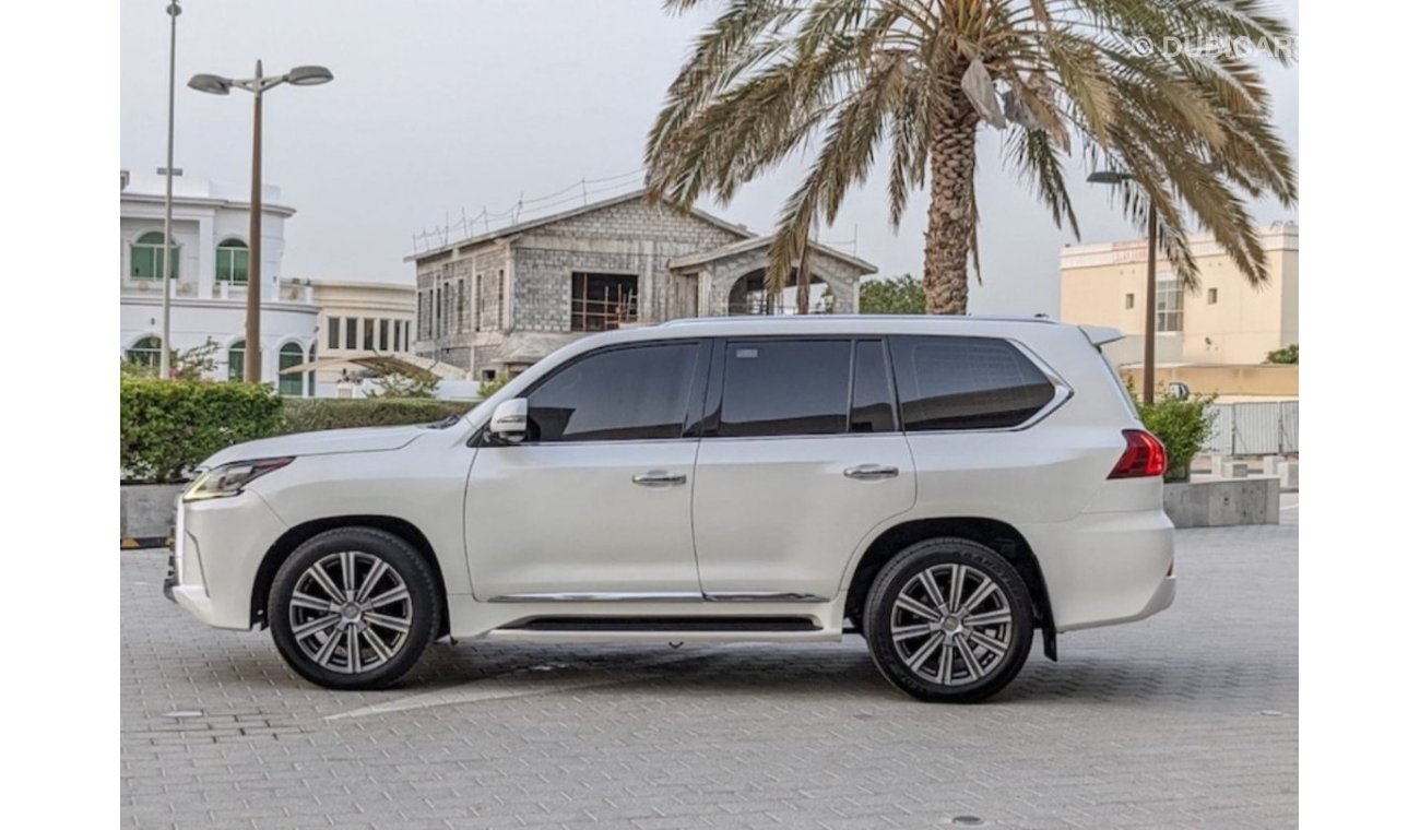 لكزس LX 570 Lexus LX 570 2016 V8 petrol  Full Option left hand drive GCC Excellent condition