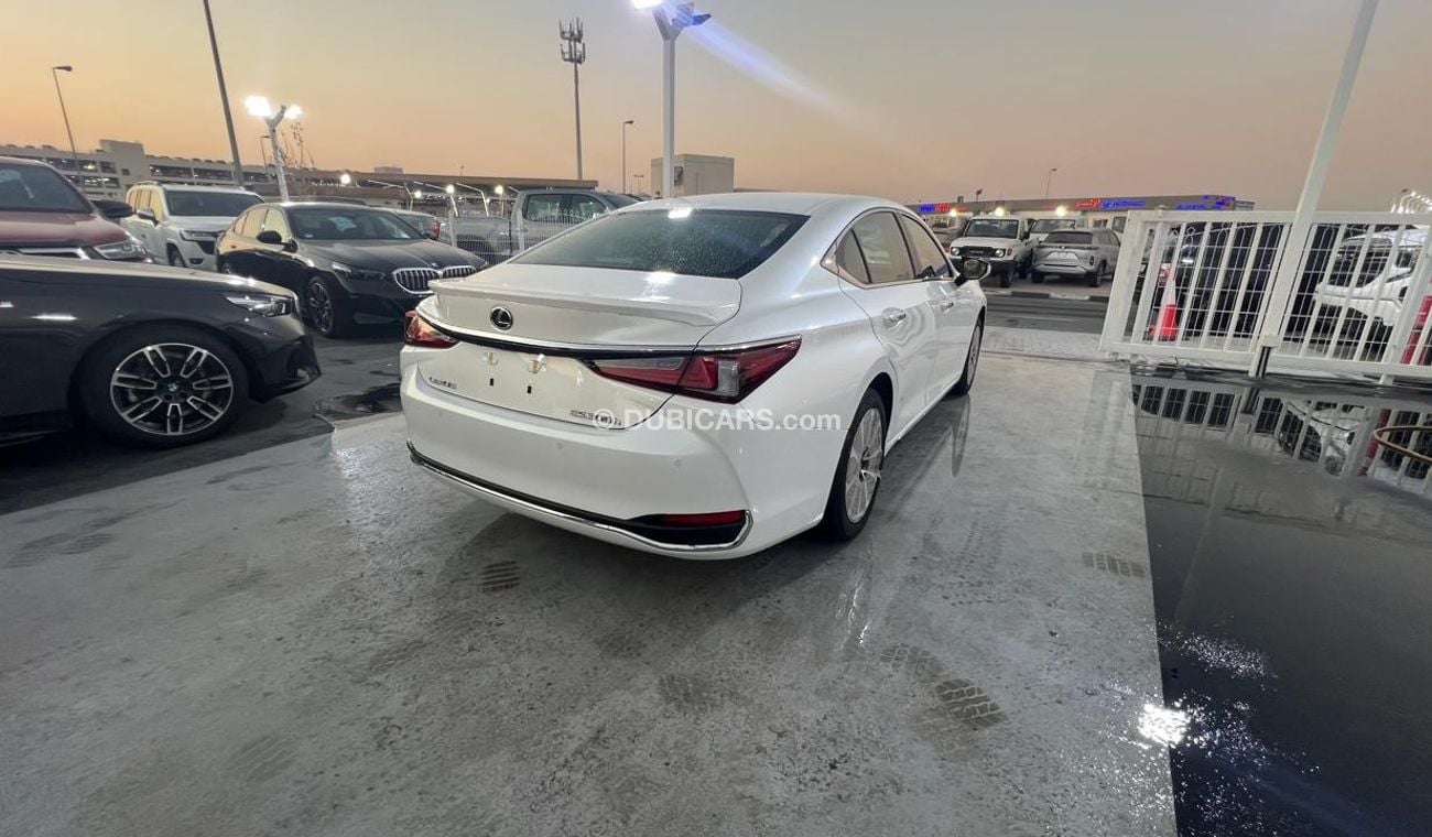 Lexus ES300h 2.5L 2024