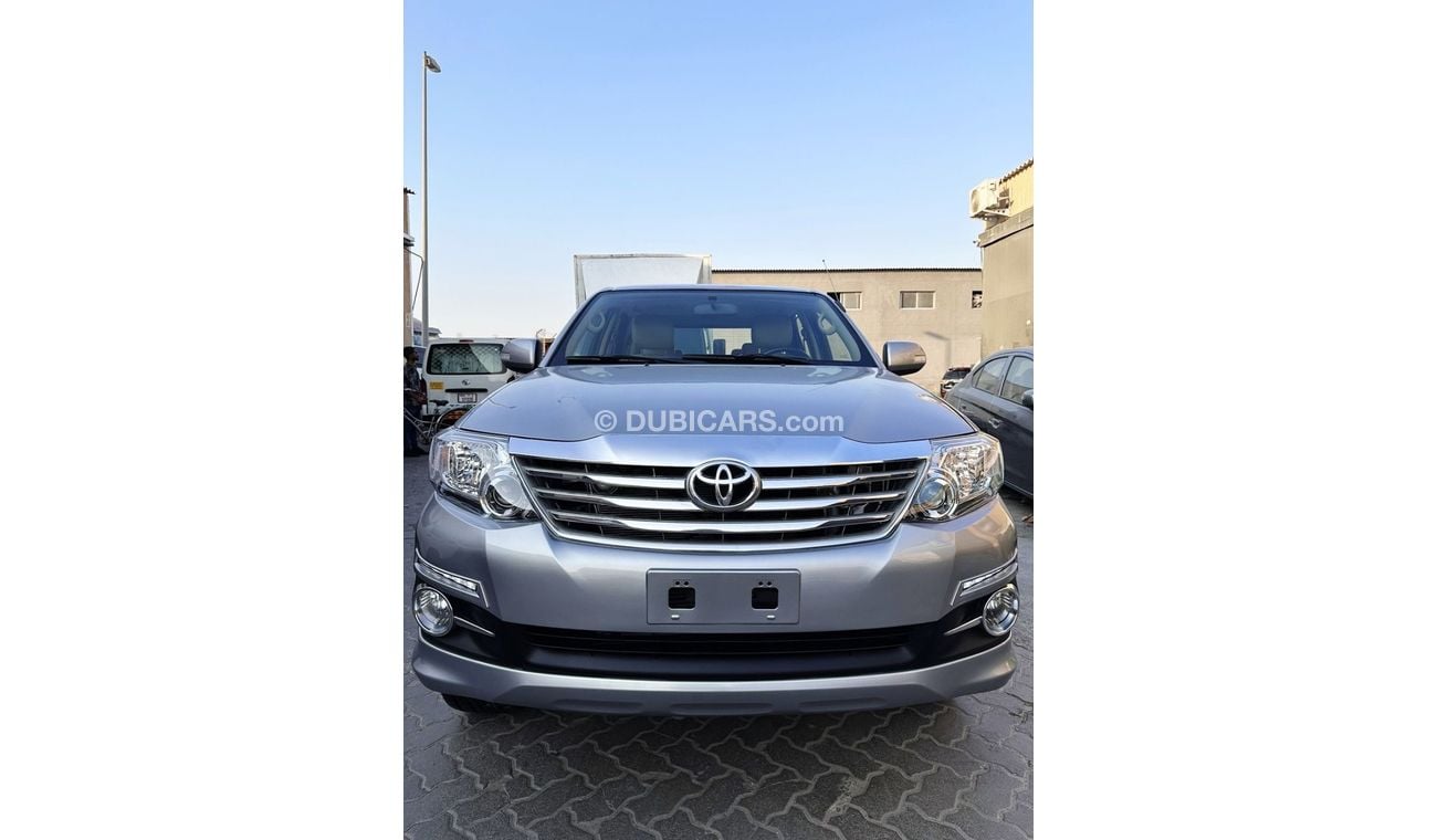 تويوتا فورتونر Toyota Fortuner 2015 v4 LHD silver color