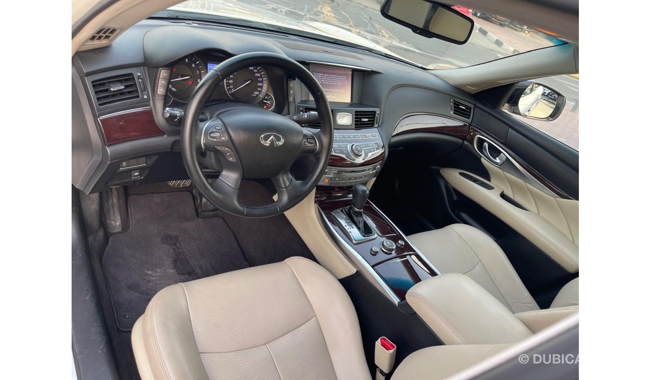 Infiniti Q70 Luxury Infiniti Q70_Gcc_2017_Excellent_Condition _Full option