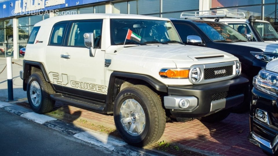 Toyota FJ Cruiser Brand new Toyota FJ Cruiser for sale in Dubai. White 2021 model