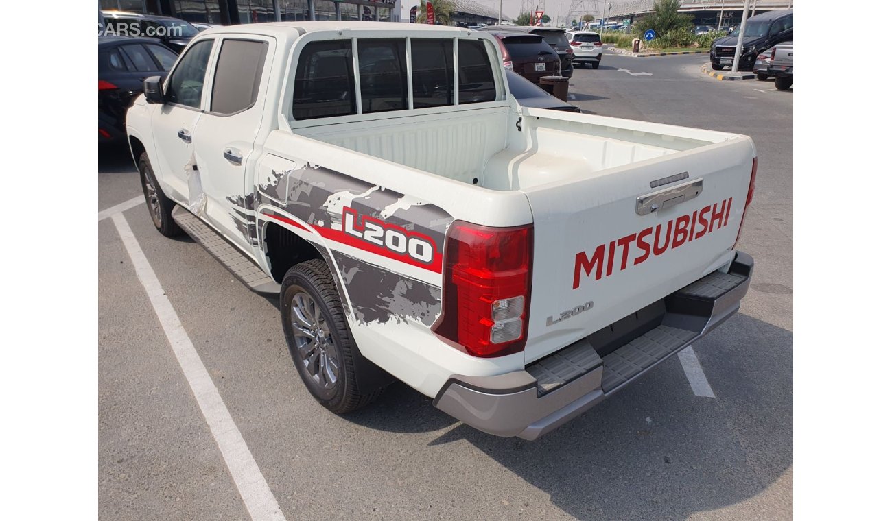 Mitsubishi L200 2024YM L200 D-cabin 2.4L Gasolina 4 cilindros 4x4  MT (Only Export)