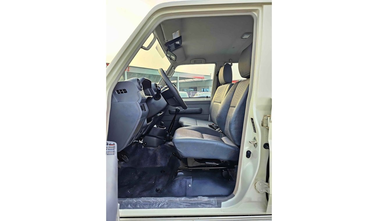 Toyota Land Cruiser Hard Top LC76 / V6 / 4.2L DIESEL / M/T / POWER WINDOWS WITH LEATHER/ 4WD (CODE # 68037)