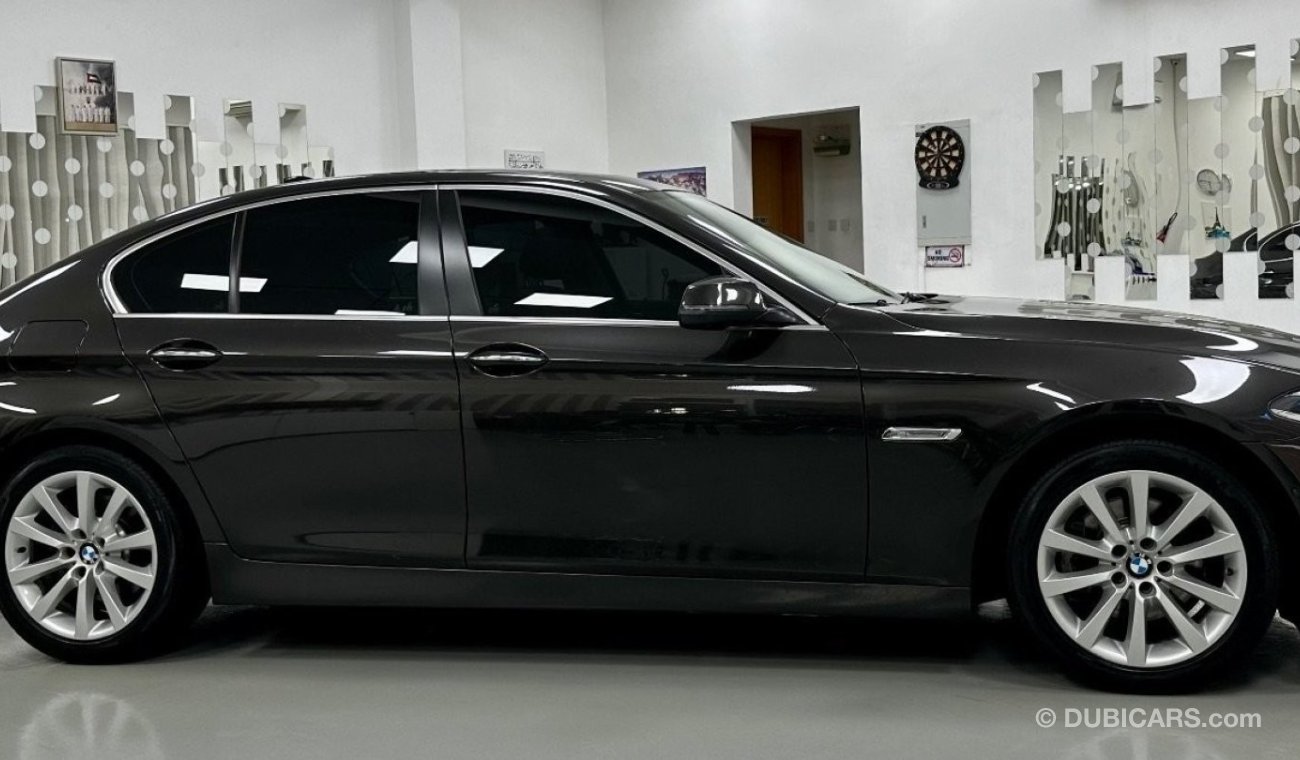 BMW 528i Exclusive GCC .. FSH .. Original Paint .. Perfect Condition .. 2 L