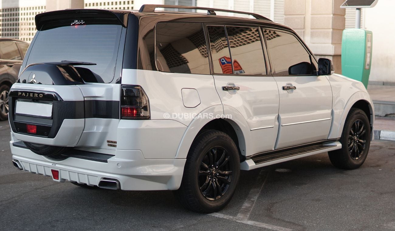 ميتسوبيشي باجيرو Mitsubishi Pajero