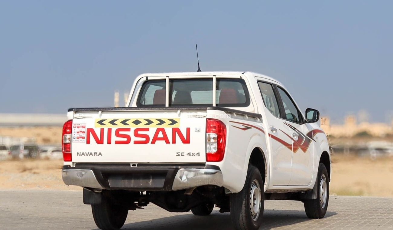 Nissan Navara Std 2.5L 4WD A/T Nissan Navara 4WD 2020 GCC Original Paint accident-free in excellent condition 1111