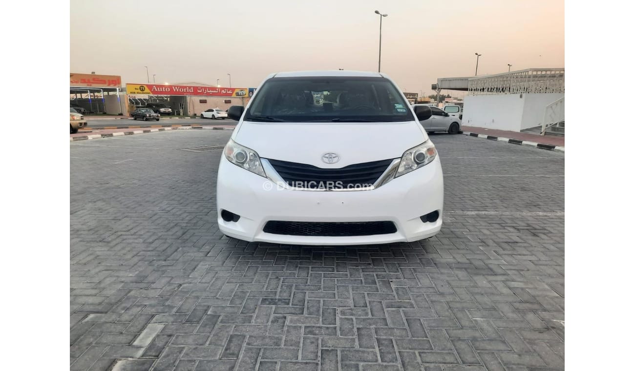 Used 2017 TOYOTA SIENNA 2017 for sale in Dubai - 503030