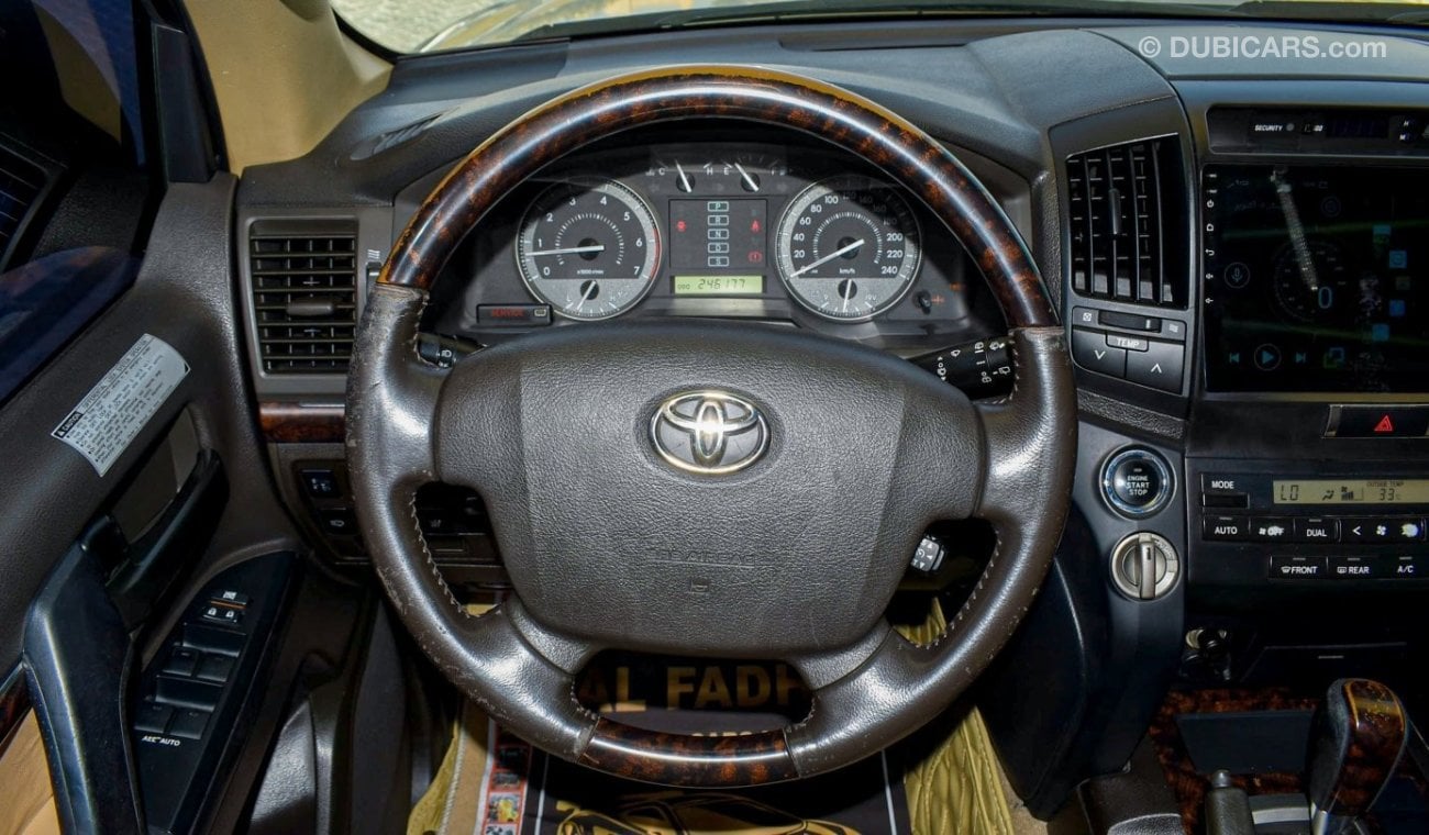 Toyota Land Cruiser GXR V8