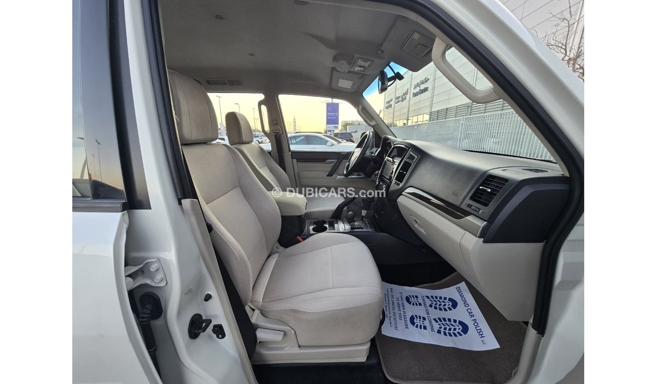 ميتسوبيشي باجيرو GLS Base 3.5L (5 Seater) GLS 3.5L GCC ORGINAL PAINT // ACCIDENT FREE // PERFECT CONDITION