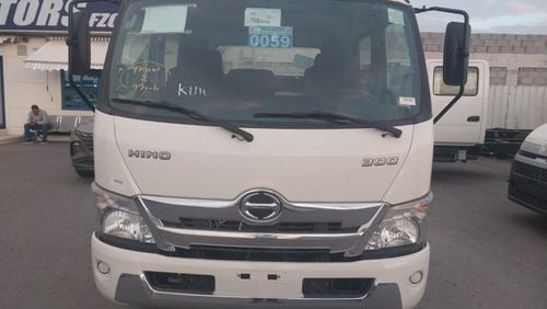 Hino 300 Hino 300 714 2.4 L , diesel , double cabin